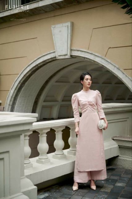 Áo dài hồng kiểu tay phồng hiện đại