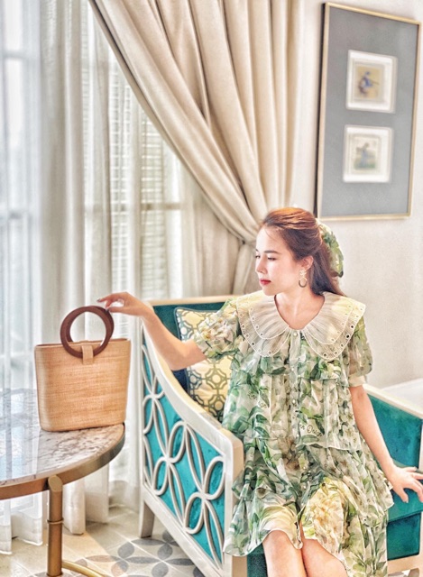 Váy tơ hoa xếp tầng phối cổ ren tơ 2 lớp dáng suông - đầm thiết kế nữ | BigBuy360 - bigbuy360.vn