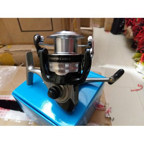 Máy câu cá đứng DAIWA Strike Force size 1000 , 2500, 4000 chính hãng - Top1VN vip 679jasdja