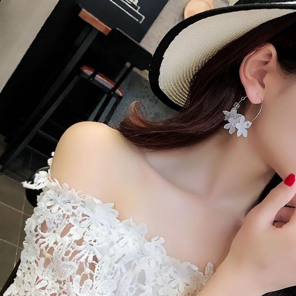 Bông Tai Acrylic Hình Tròn Họa Tiết Hoa Xinh Xắn Thời Trang Cho Nữ