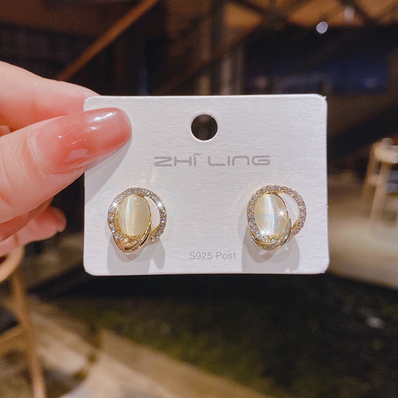 Bông Tai Đính Đá Toàn Diện Kiểu Dáng Đơn Giản