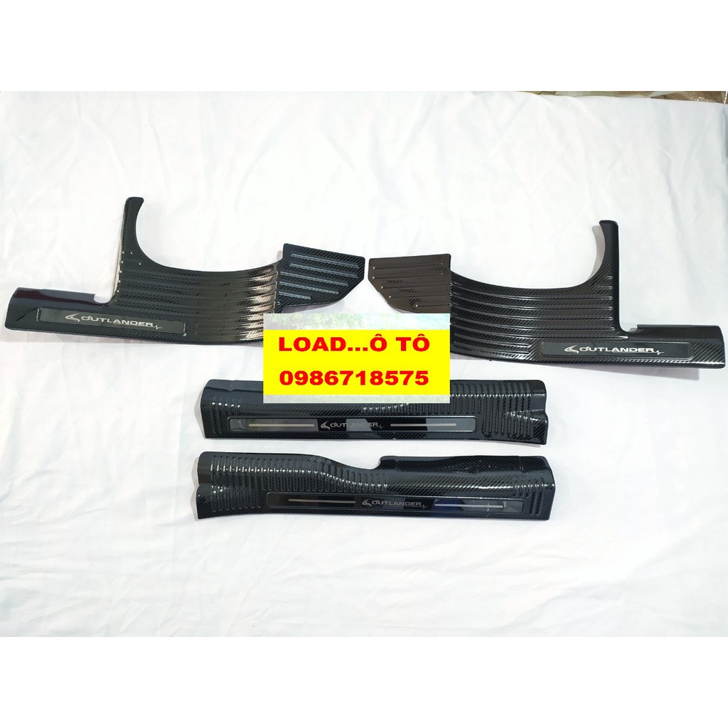 Ốp Bậc Chân, Nẹp Bước Chân Trong Xe Mitsubishi Outlander 202022-2018 Mẫu Carbon Cao Cấp