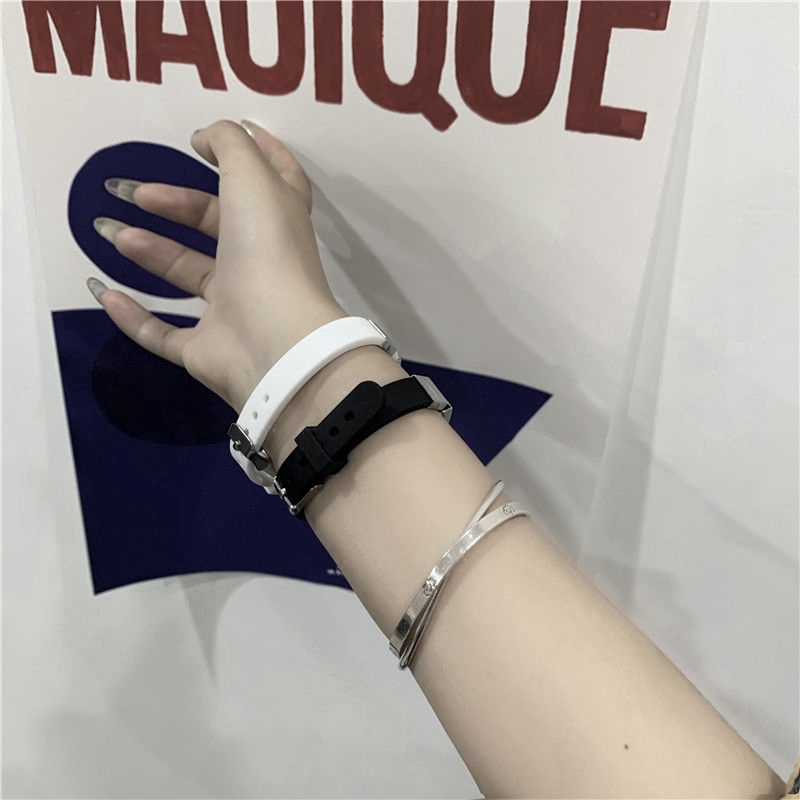 Vòng tay chất liệu thép titan phong cách thể thao cá tính sành điệu