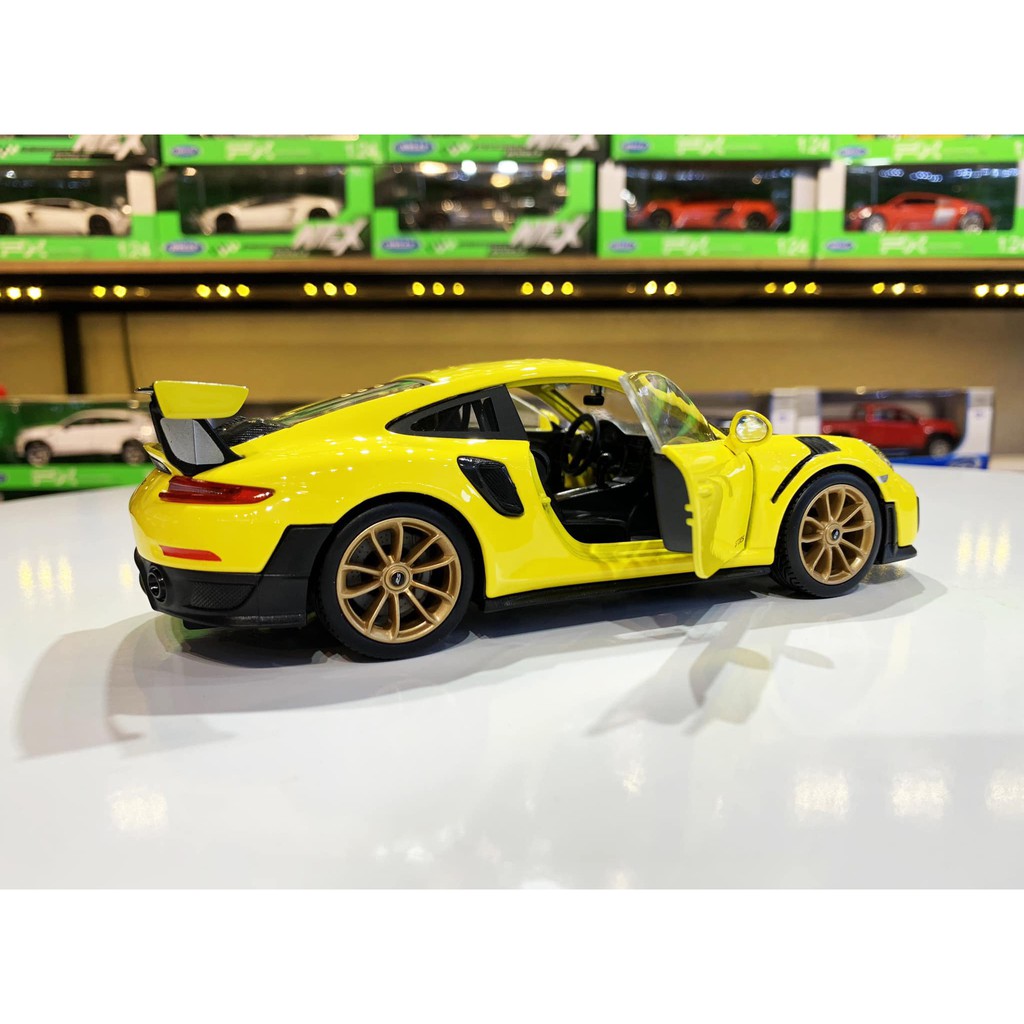 Xe mô hình ô tô Porsche 911 GT2 RS hãng Maisto tỉ lệ 1:24 màu vàng