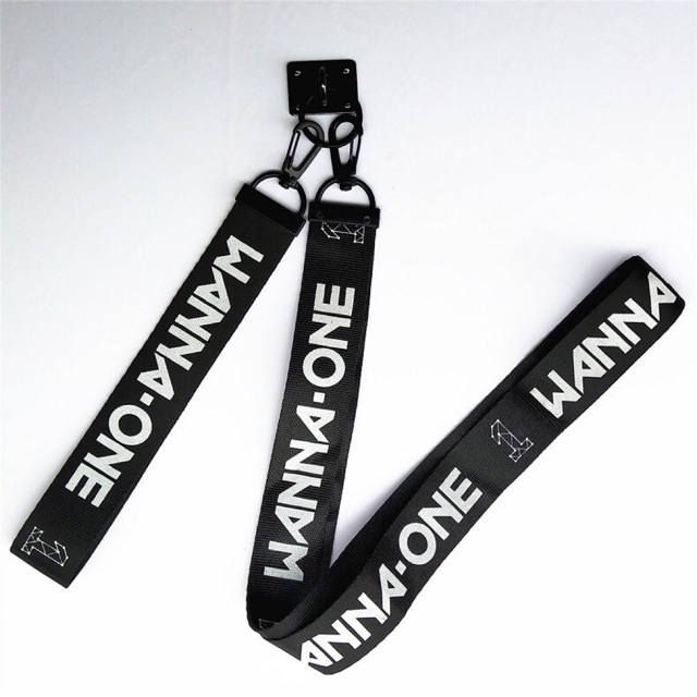 Nametag kèm hook WANNA ONE