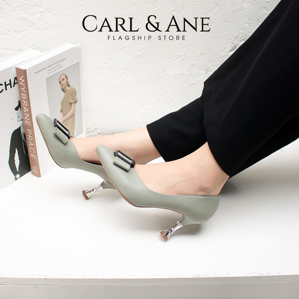 Carl & Ane - Giày cao gót mũi nhọn đính khóa vuông cao 7cm màu xanh _ CP008 | BigBuy360 - bigbuy360.vn