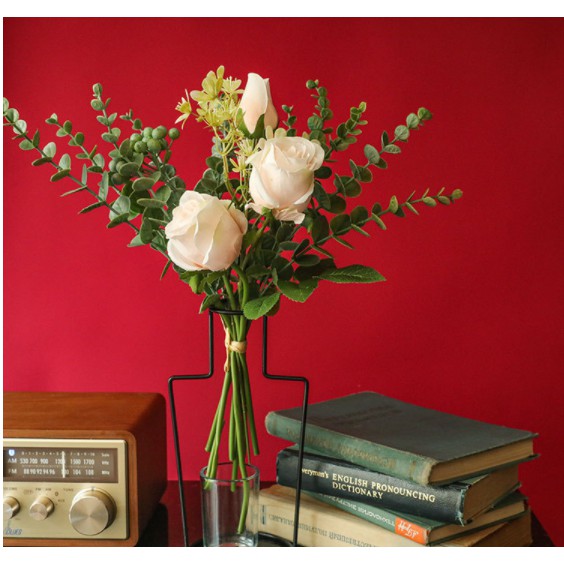 Hoa giả- Bó hoa hai bông hồng kết hợp lá bạch đàn nhân tạo