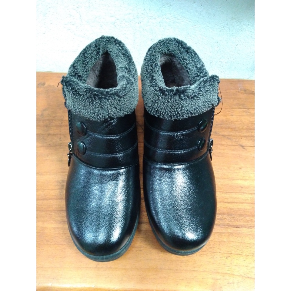 XẢ HÀNG Giày nữ cổ cao màu đen size 37, 38