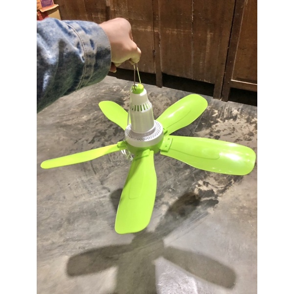 Quạt trần màn mini công suất 18w đường kính quạt 50cm,cánh dài 20cm.