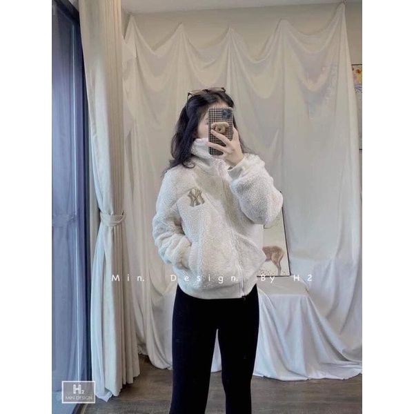 Áo khoác lông chữ vải lông cừu thêu logo nổi phối bo len ôm dáng | BigBuy360 - bigbuy360.vn