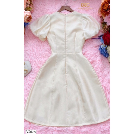 V2678 váy tay bồng màu kem