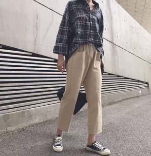 Quân kaki túi trước