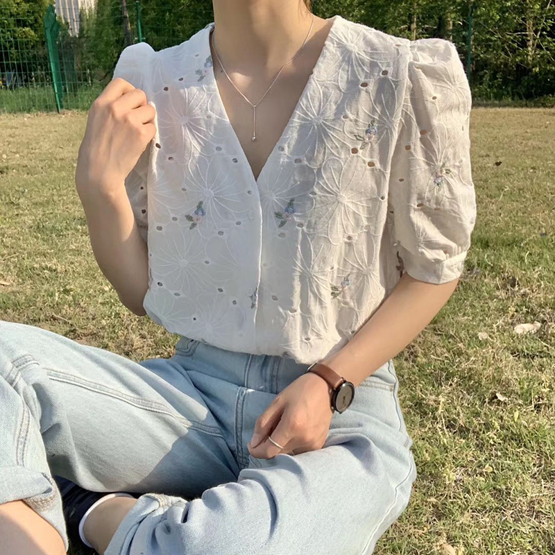 Áo Sơ Mi Ngắn Tay Cổ Chữ V Thêu Họa Tiết Xinh Xắn Dành Cho Nữ 42453