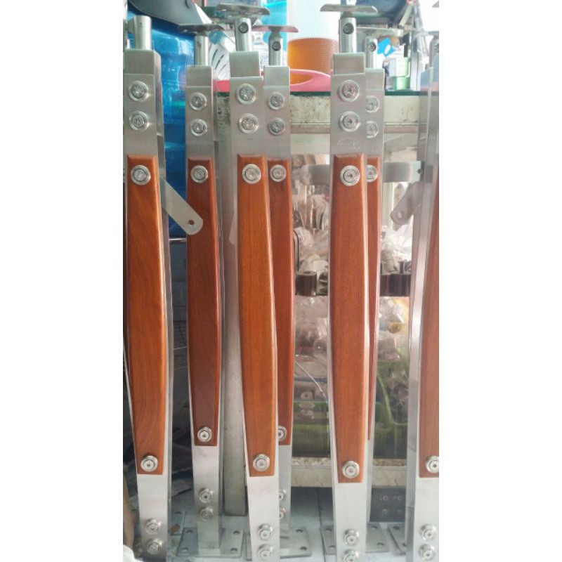 Trụ cầu thang INOX 304 kẹp GỖ Căm xe,gỗ gõ đỏ, gỗ SỒI