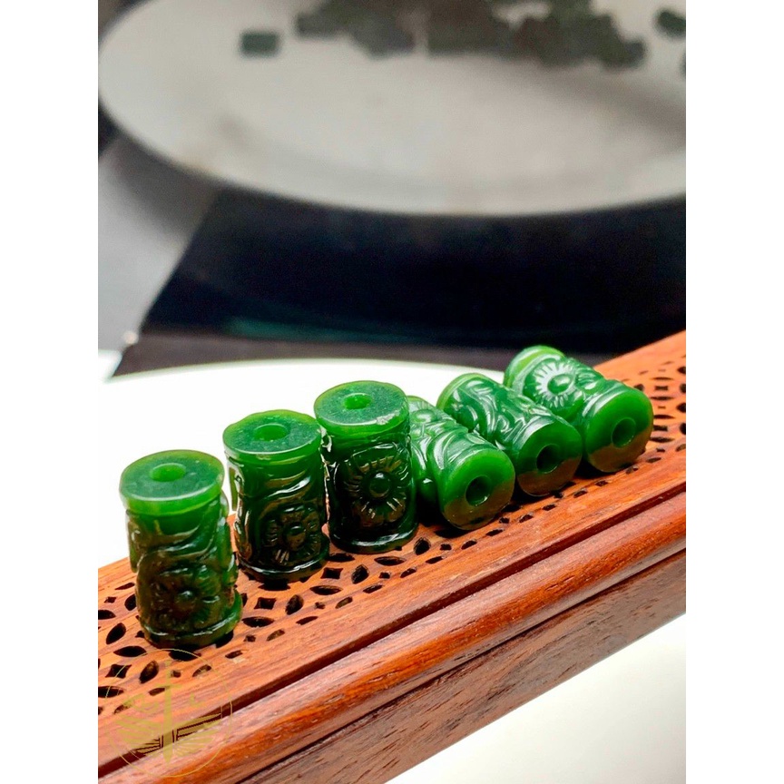 Lu thống chạm hoa sen đá ngoc bích