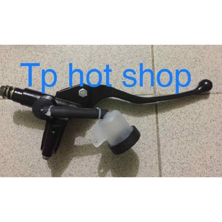 Tay Dầu Âm chế lên thắng đĩa bên phải hàng đẹp