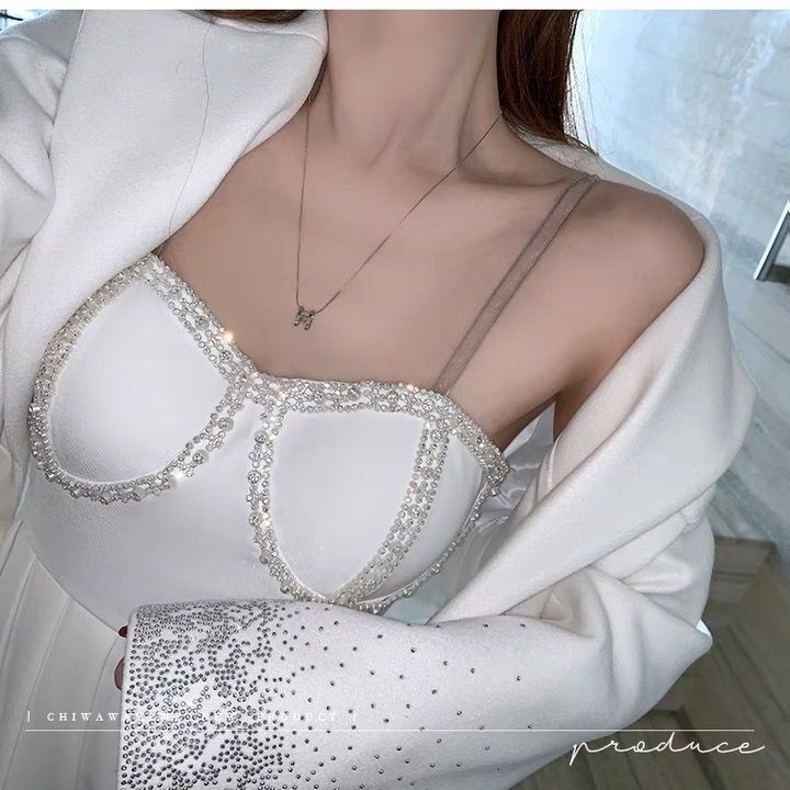 Váy hai dây màu trắng nhạt thời trang sang trọng gợi cảm cho nữ