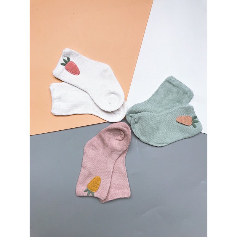 Set 3 Đôi Tất Gắn Hình Cà Rốt, Khủng Long Cho Bé