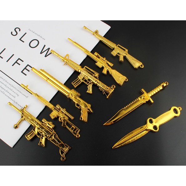 Đồ chơi mô hình mini súng AK vàng có chỗ để móc móc khoá