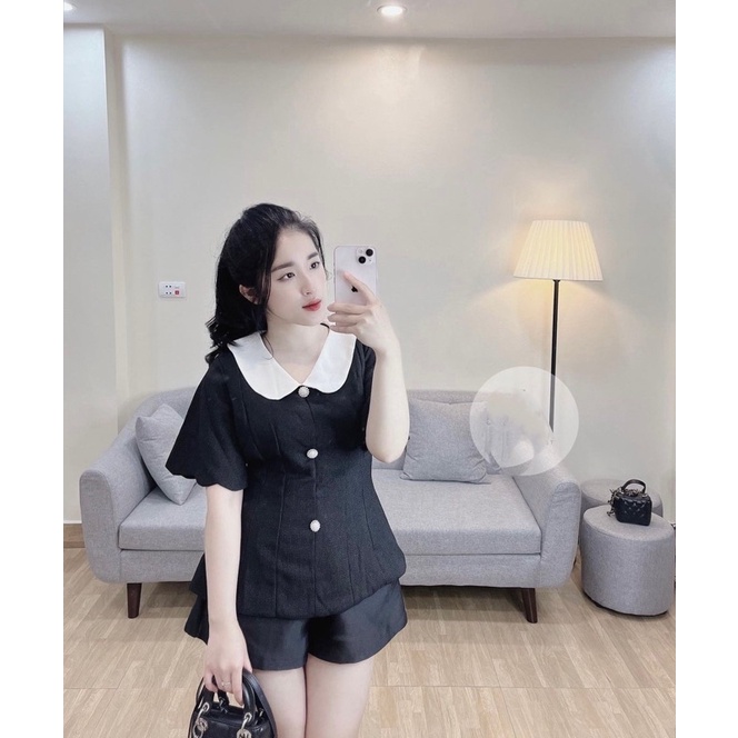 Áo sơ mi đen cúc ngọc cổ sen trắng