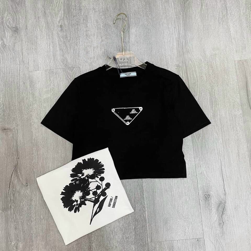 Áo croptop in hình tam giác