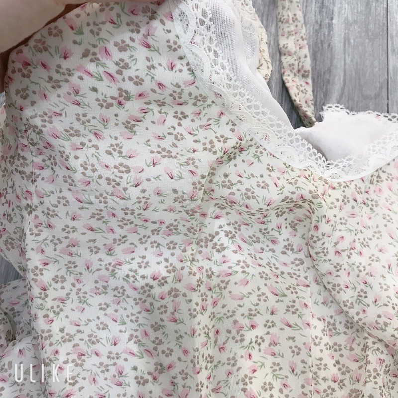 Đầm hoa nhí pha ren tay phồng đuôi cá