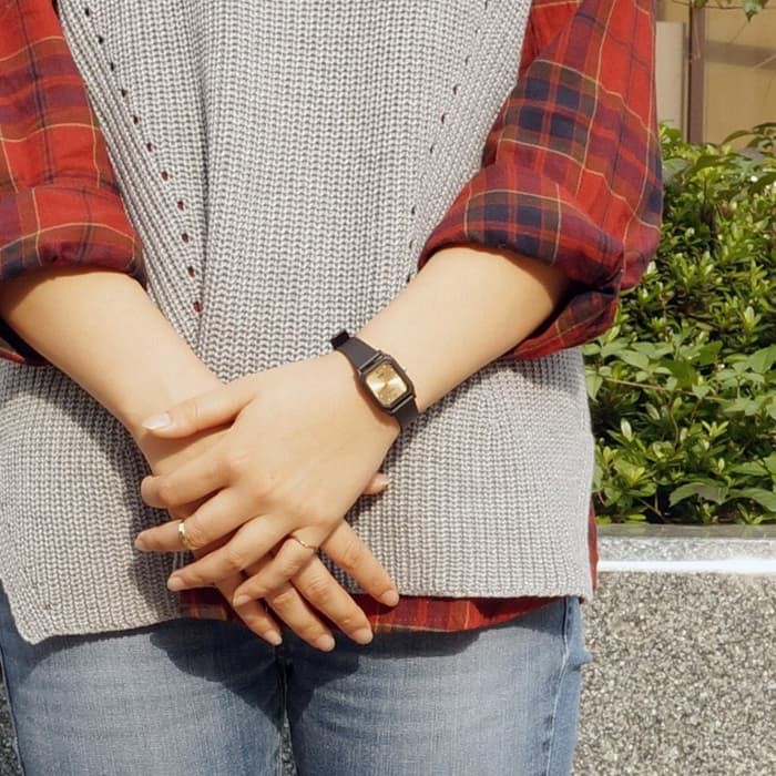 Đồng hồ nữ Casio LQ-142E-9ADF Chính hãng - Dây nhựa đen mặt mạ Vàng