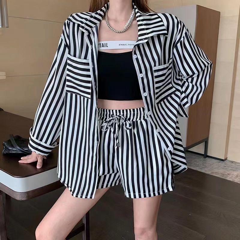 Set áo sơ mi sọc khoác chống nắng + quần short ống rộng phong cách mùa hè có bán lẻ