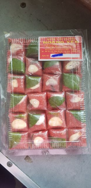 Nem lai vung - nem thịt nem chua 24 chiếc ( gồm lá chùm  ruột , tỏi, ớt trái, tiêu)