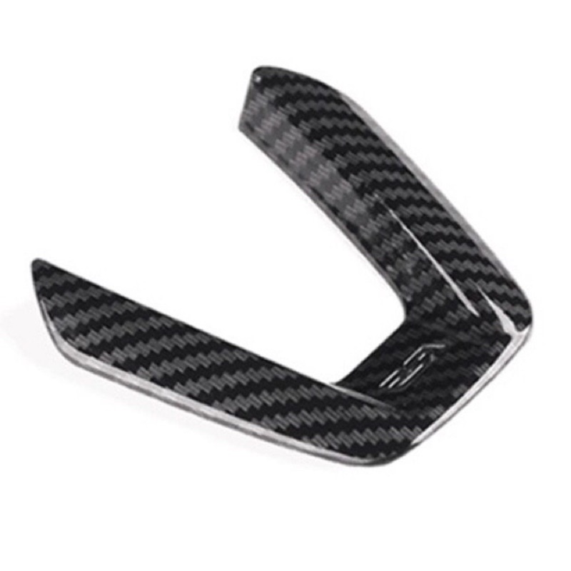 Ốp vân carbon chữ V trên vô lăng mazda