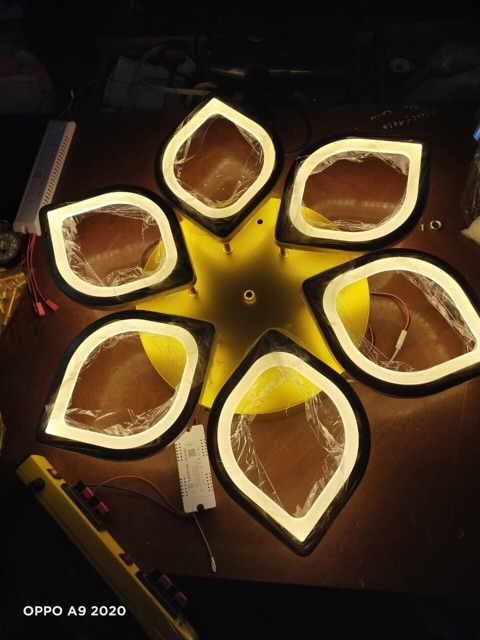 Đèn Led Ốp Trần Hiện Đại -6 Cánh Sen Sử Dụng Điều Khiển Chiết Áp