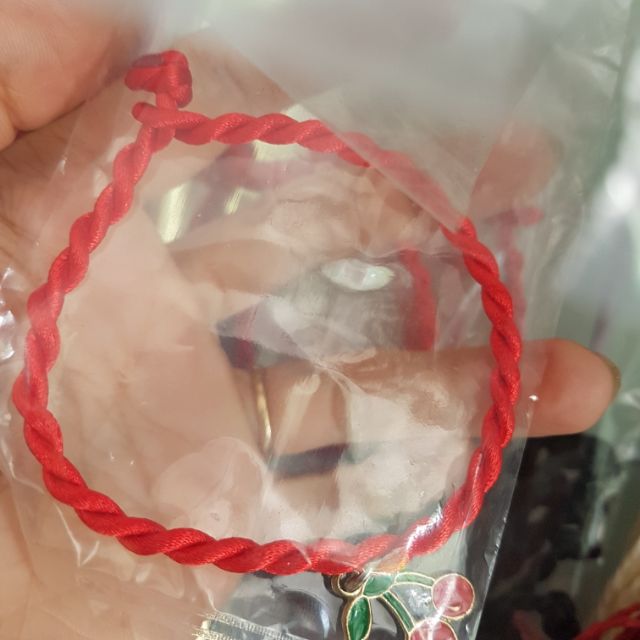 Vòng tay dây may mắn mặt cherry