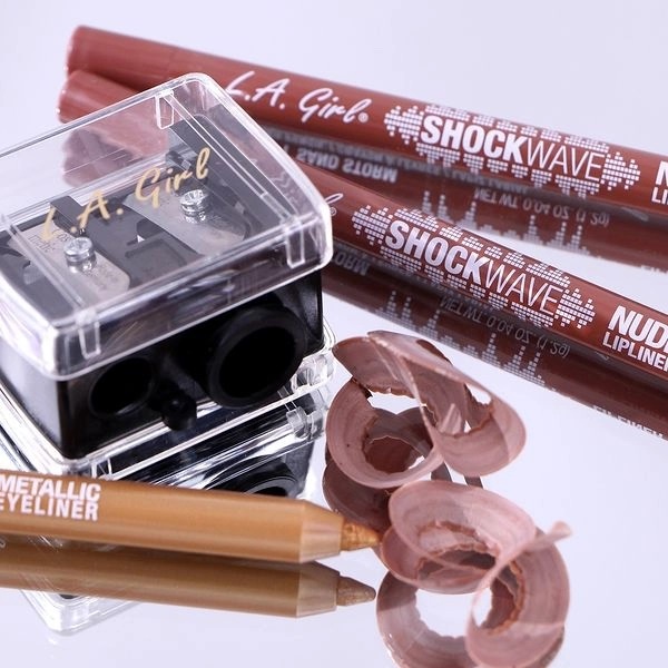 Chì môi dạng gọt LA GIRL Shockwave Nude Lip Liner