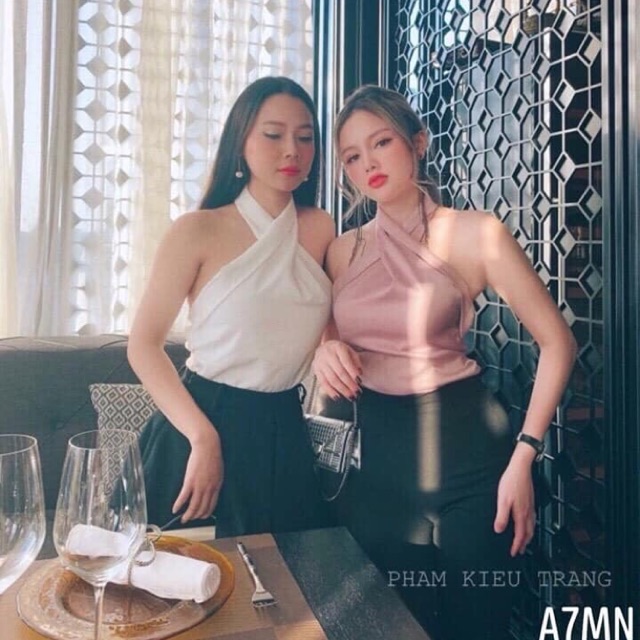áo yếm. Mặc lên chỉ có xinh hết phần người khác. 3 màu đen trắng hồng. Sỉ 70k.