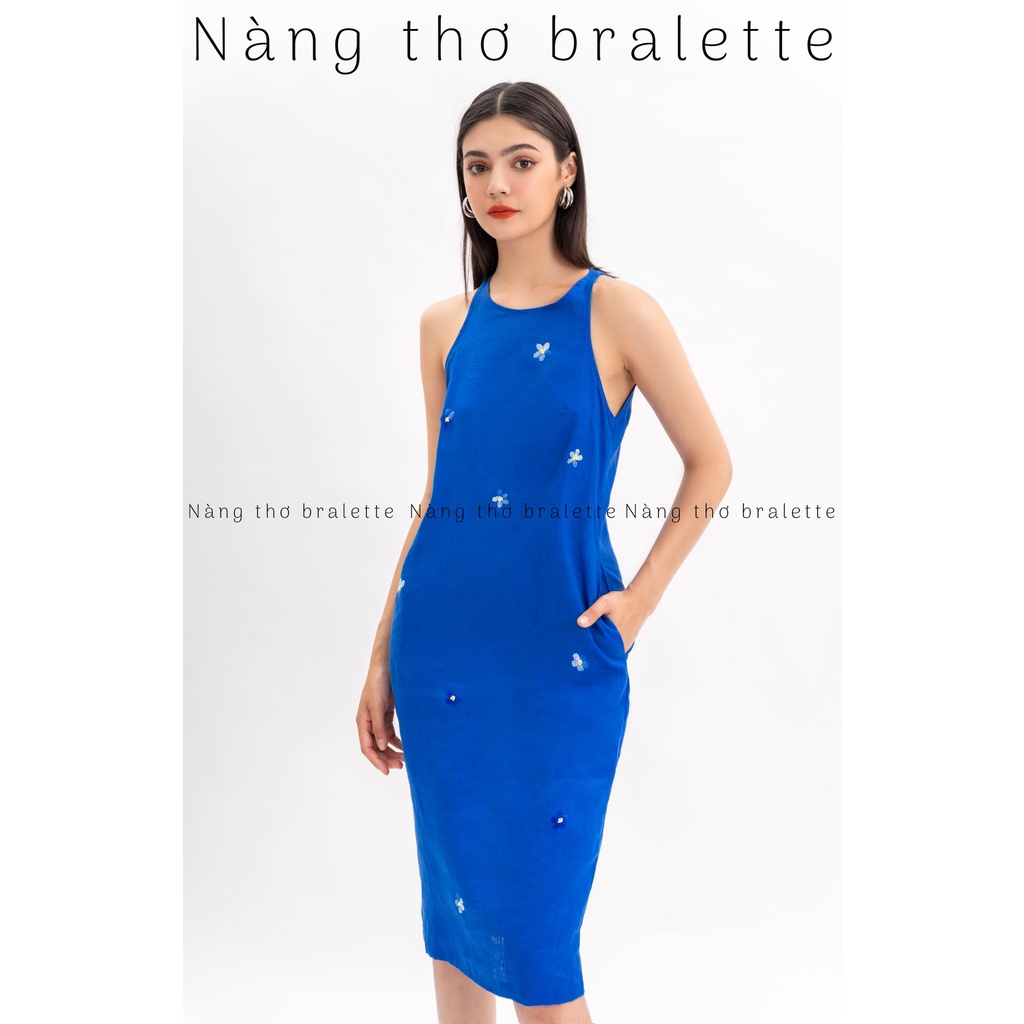 Đầm xanh coban thêu hoa thủ công