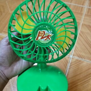 Quạt đồ chơi cho bé tặng kèm pin