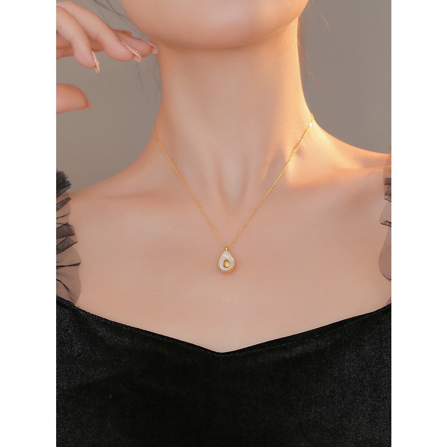 Dây Chuyền Thép Titan Mạ Vàng 18K Phối Mặt Hình Quả Bơ Vỏ Sò Thời Trang