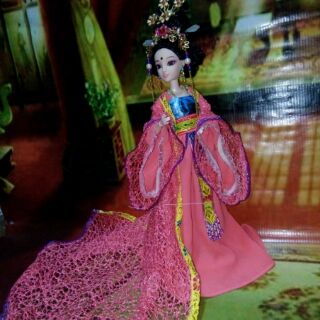 Búp bê cổ trang