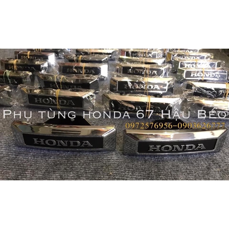 Logo gắn phuột trước