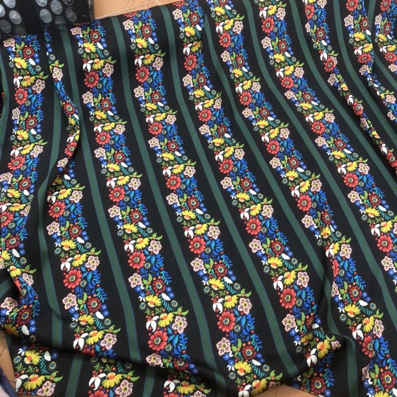 Vải Lụa Satin Hoạ Tiết Loại Đẹp Mềm Co giãn, May Không Cần Lót Khổ Vải 1.5m