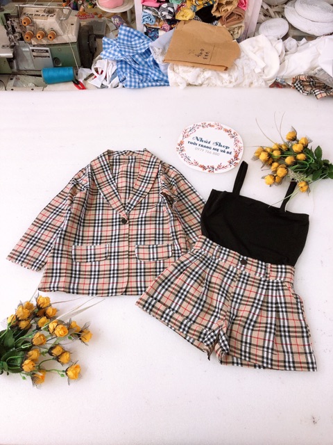 Bộ giả vest kẻ bbr cho bé gái