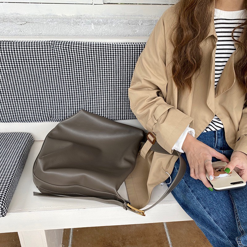 Túi đeo chéo nữ IKAO sang trọng hai màu tươi tắn đựng được laptop, nhiều ngăn