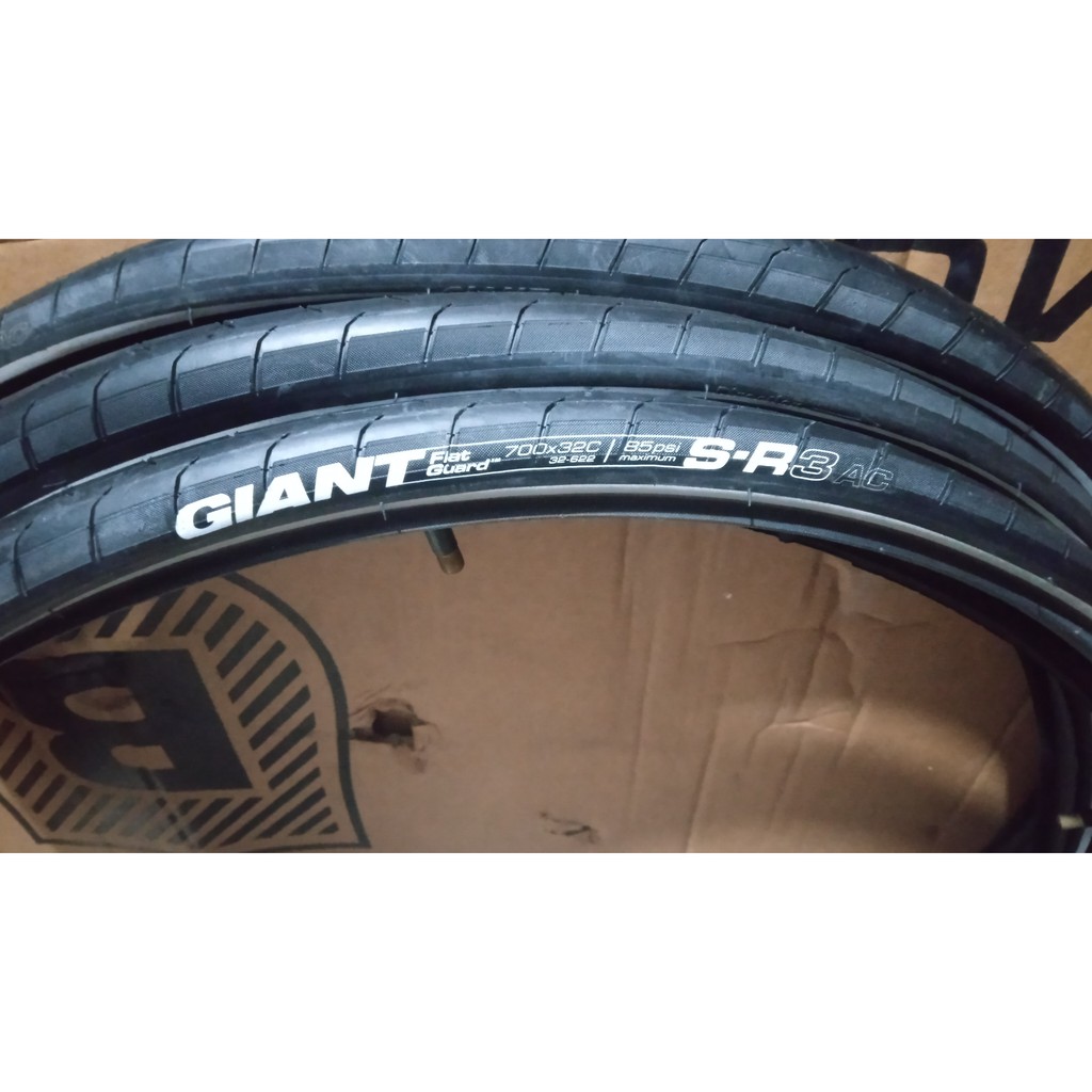 giant 700x32c tube