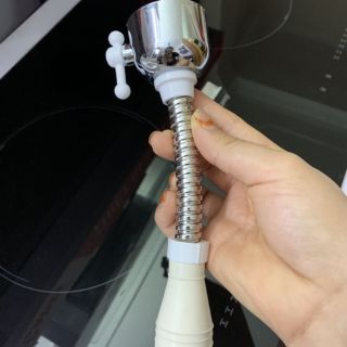 Vòi rửa bát , đầu vòi tăng áp , cao su chống bắn nước , có 2 chế độ nước