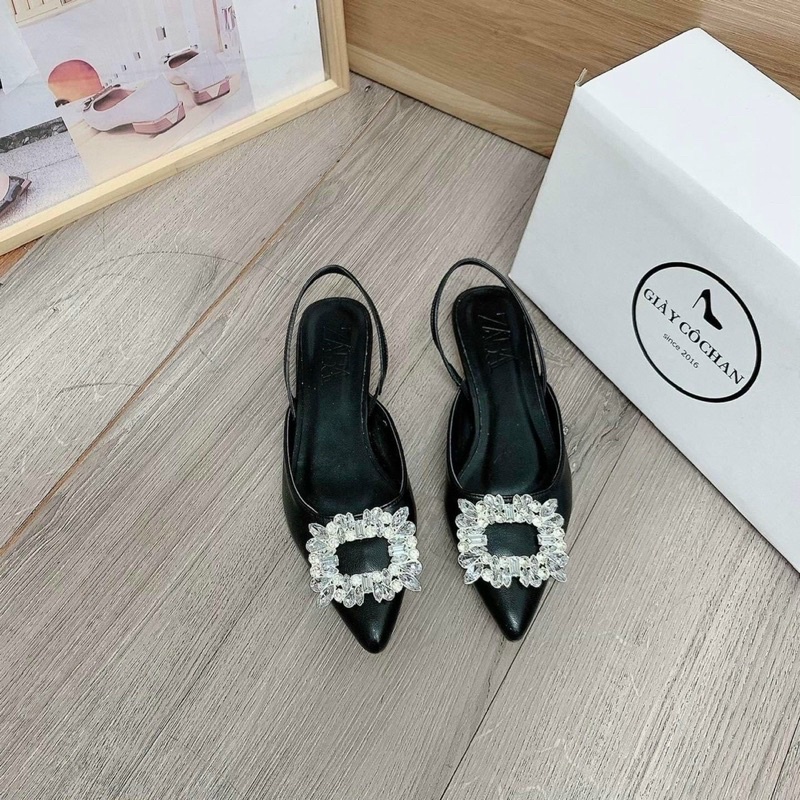 Giày bệt mũi nhọn gắn đá, giày hở gót quai hậu