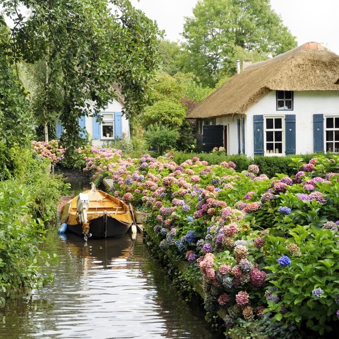 [EVoucher Vietravel] Pháp - Bỉ - Hà Lan: Ngôi làng cổ tích Giethoorn, Tặng voucher shopping La Vallee Village Outlet 8N7