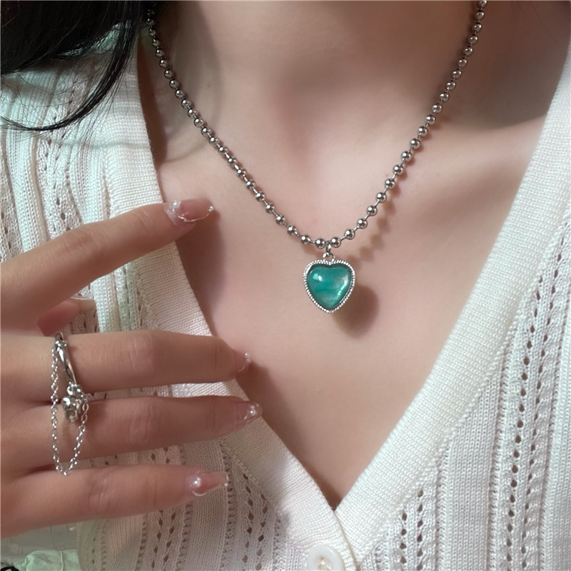 vòng cổ Mặt Trái Tim Màu Xanh Lá Phong Cách Retro Hàn Quốc
