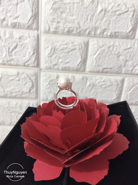 Nhẫn lá ôm quả cầu trắng đá nhân tạo bạc ta