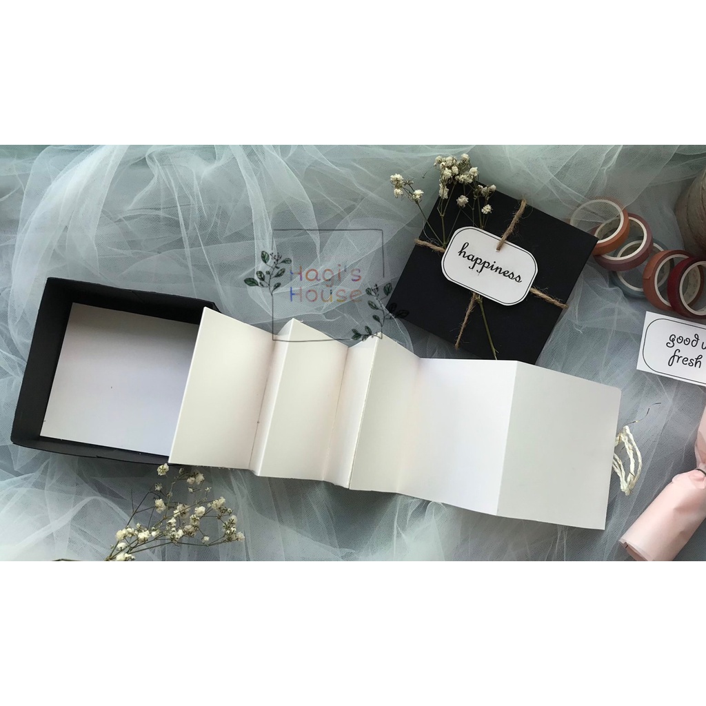 Scrapbook dán ảnh dạng hộp quà tặng, món quà ý nghĩa tặng bạn bè