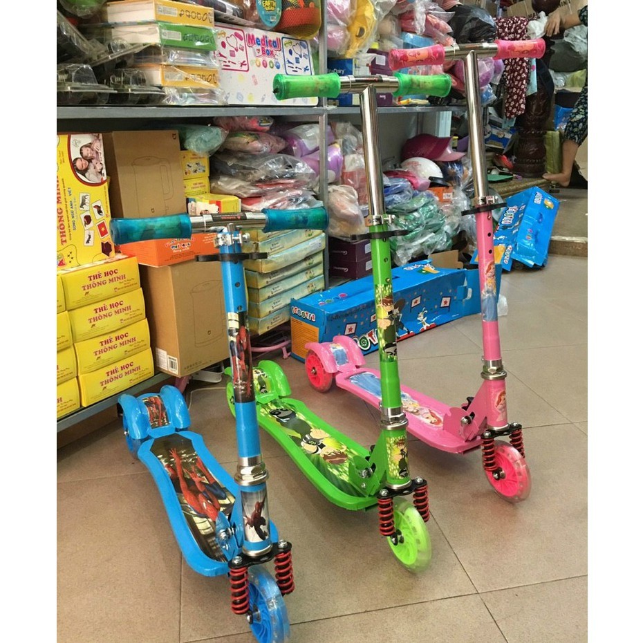 Xe scooter kim loại _bánh xe phat sáng
